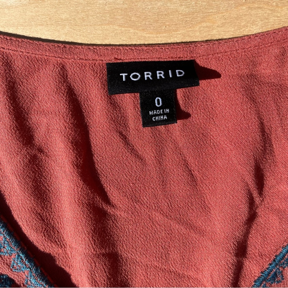 TORRID Babydoll Rayon Crepe Embroidered Lace-Up Top Sz 0 Large Airy Boho Comfy - Picture 8 of 11